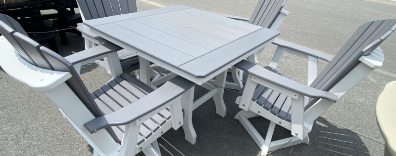 40 x 40 Dining Set with 4 Swivel Chairs